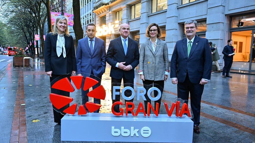 Faro intelectual para el oleaje cotidiano