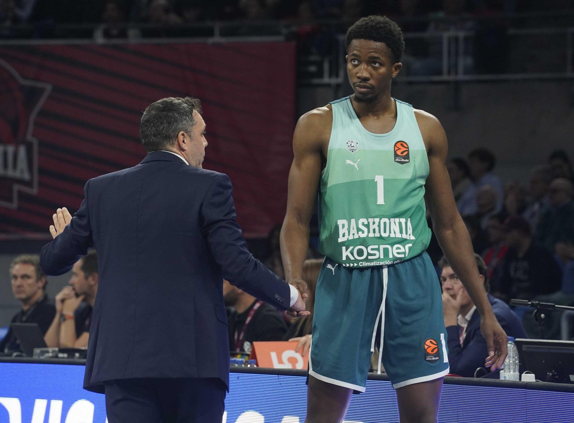 Todas las imágenes del Baskonia - Dubái (92-85)