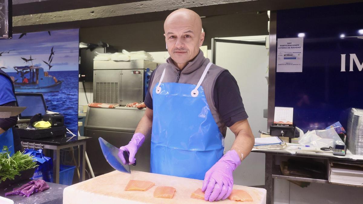 Imanol, en su puesto de Abastos