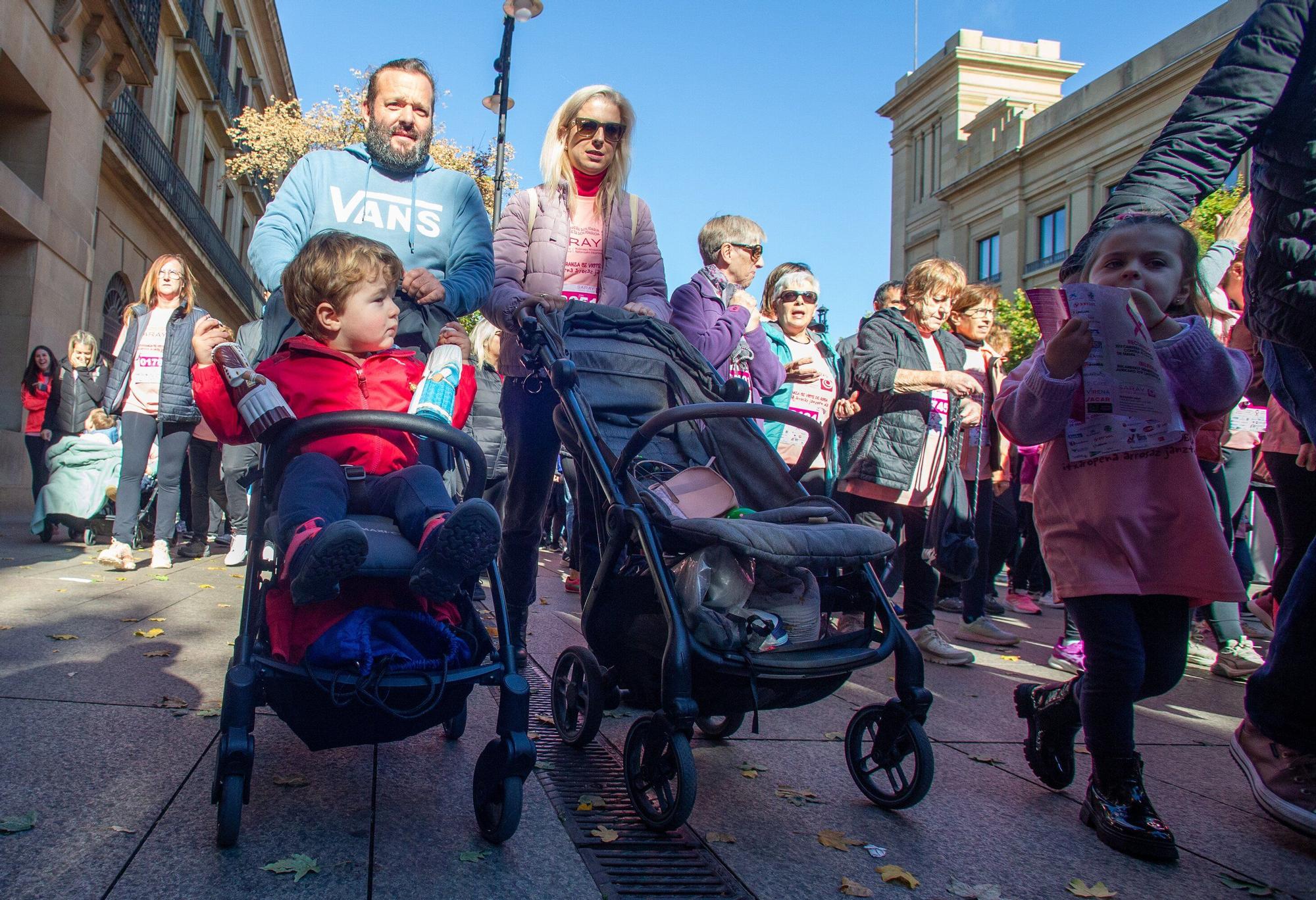 Fotos de la Carrera contra el Cáncer de Mama de Saray en Pamplona 2025