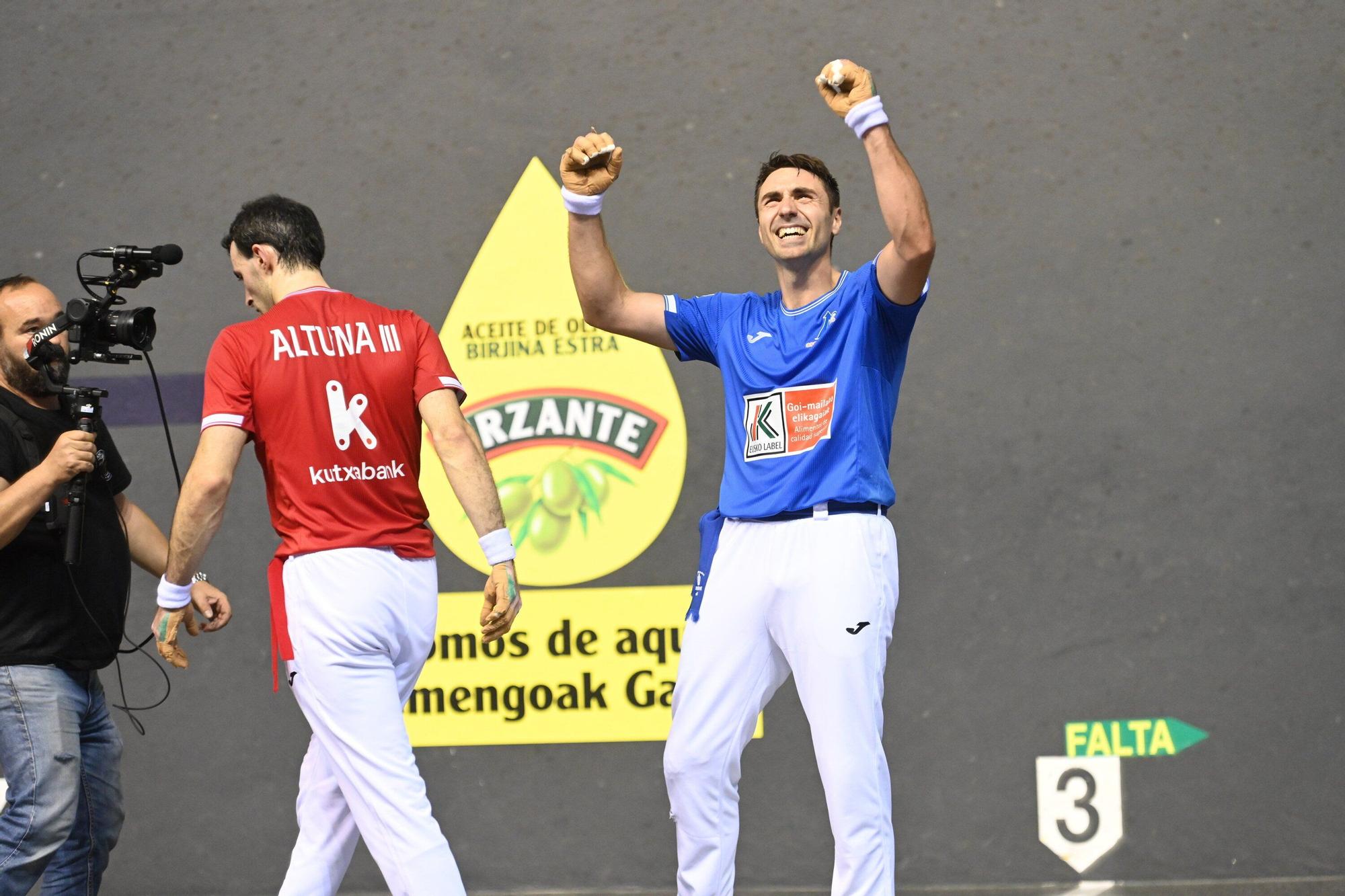 Peio Etxeberria, finalista del Cuatro y Medio por tercera vez consecutiva después de ganar a Altuna III en el Atano III de Donostia.