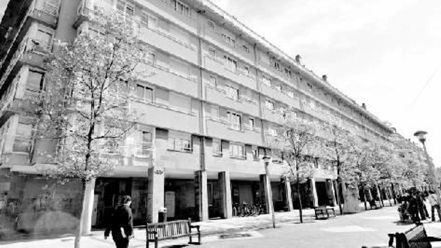 Fachada de un edificio de viviendas de protección oficial, ubicado en el barrio donostiarra de Benta Berri.