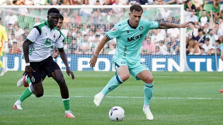 El Alavés cierra la pretemporada con victoria en Santander