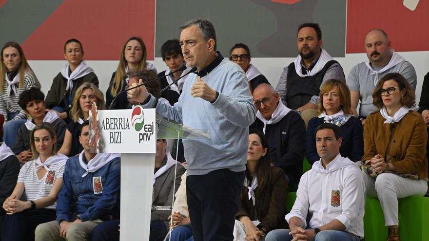 Esteban llama a la movilización en las urnas para "decidir el futuro de Euskadi"
