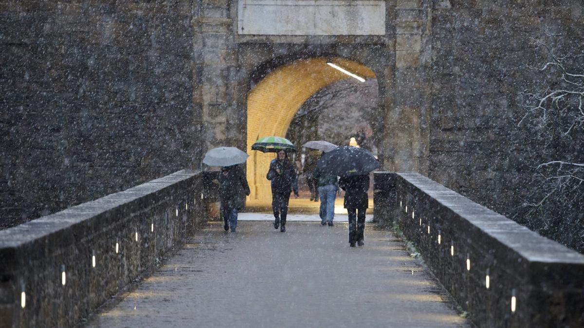AEMET prevé que la nieve llegue a Pamplona este viernes 21.