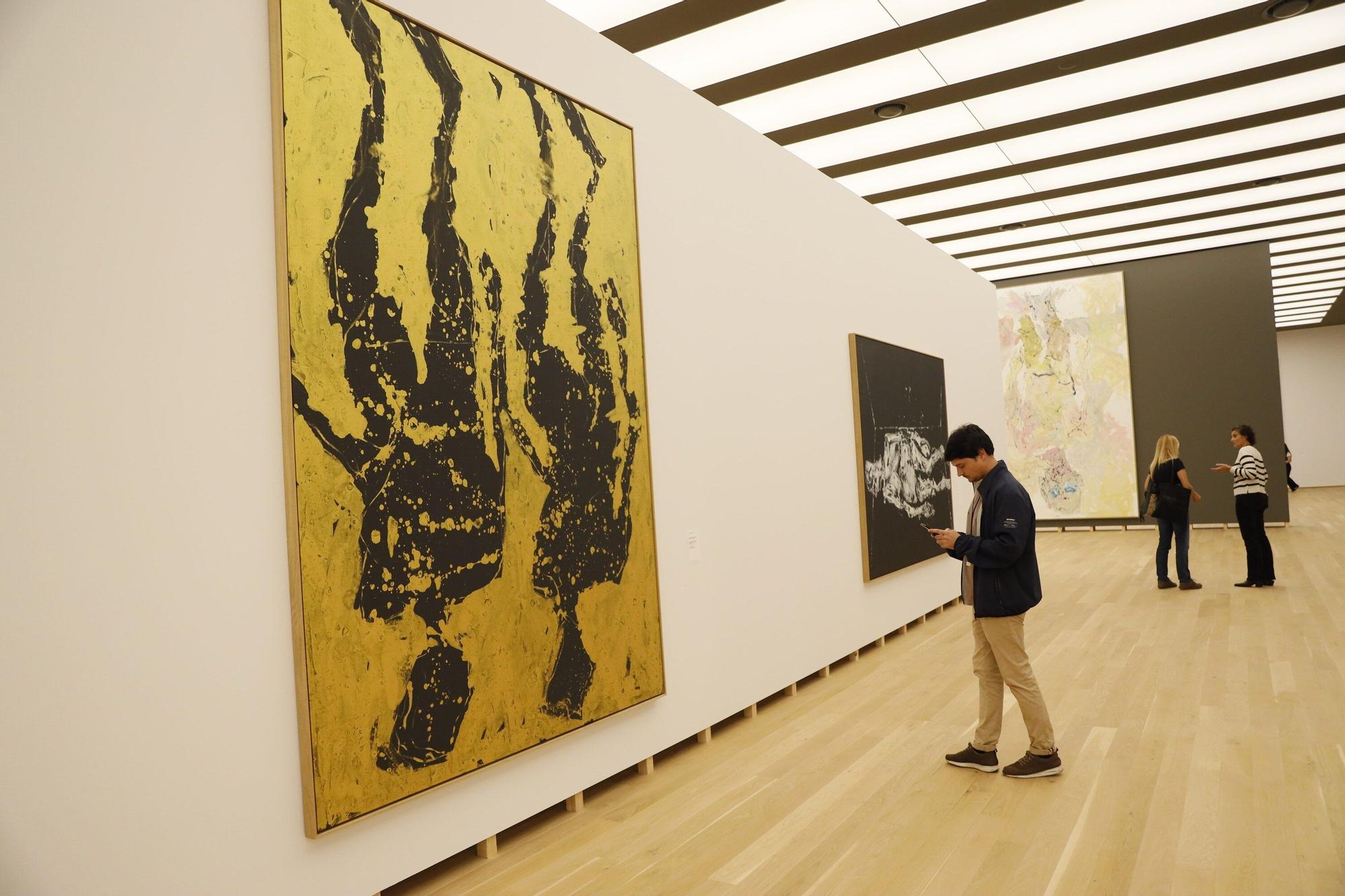El edificio moderno del Bellas Artes reabre con Baselitz, el artista que decidió pintar el mundo al revés