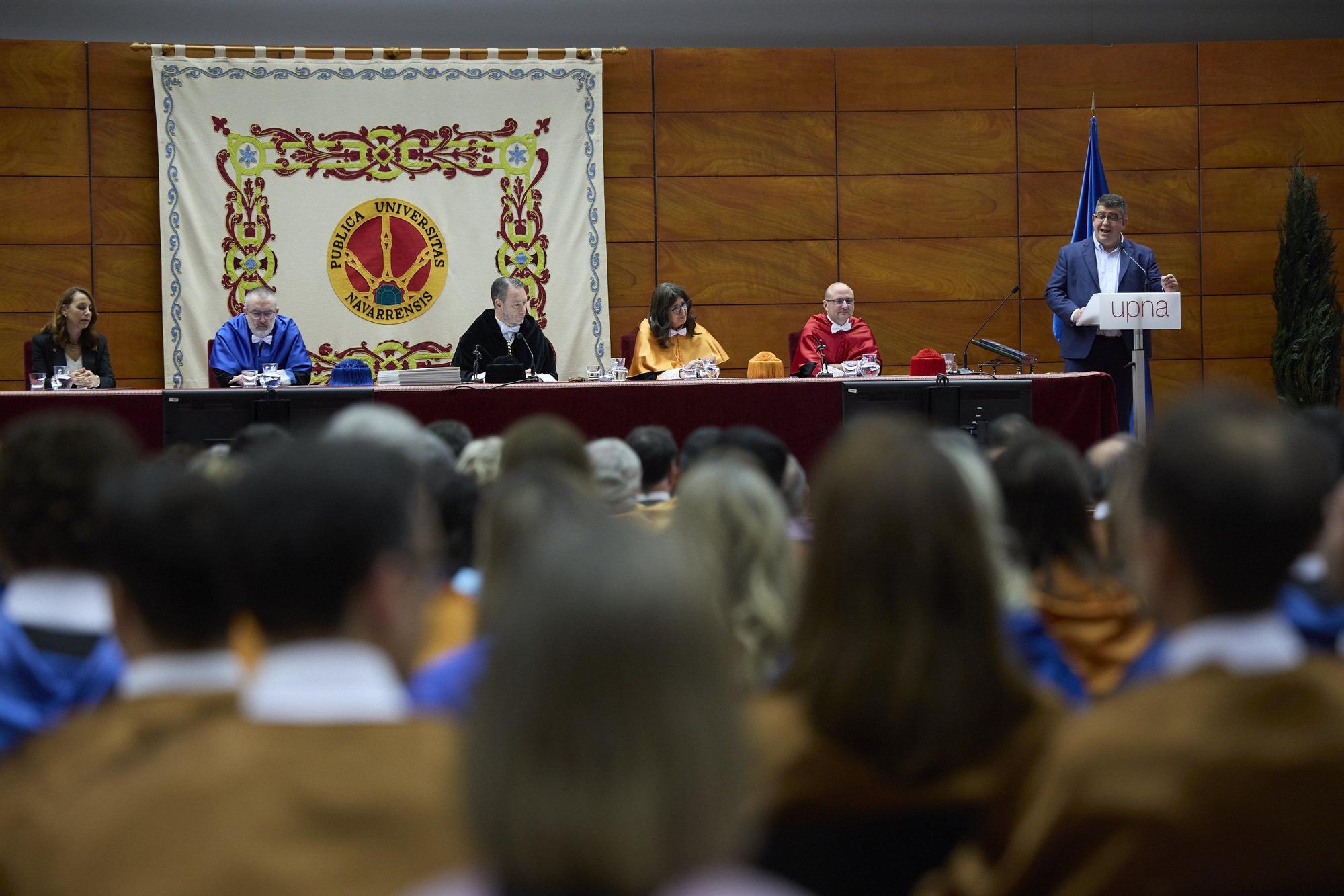 Fotos del homenaje de la UPNA a las personas que llevan 25 años trabajando en la Universidad