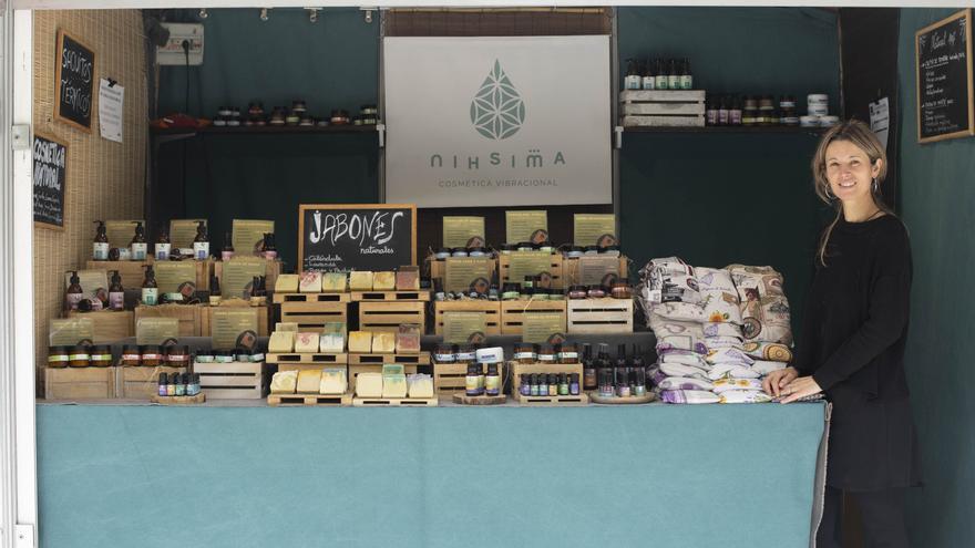 En imágenes: La plaza Santa Bárbara acoge la feria de La Blanca