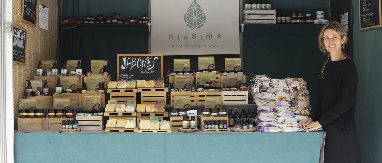 En imágenes: La plaza Santa Bárbara acoge la feria de La Blanca