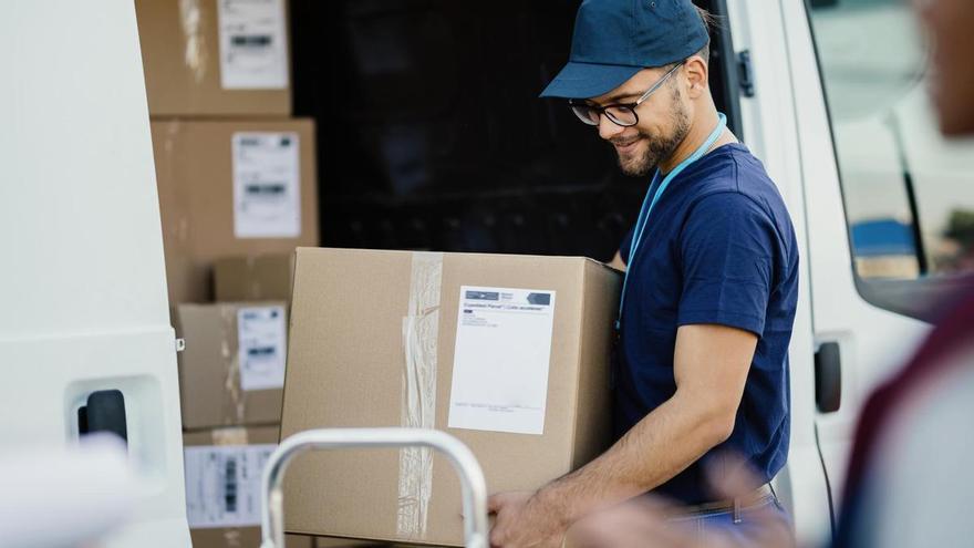 Cómo la ciberdelincuencia en mensajería se camufla entre tus propios paquetes