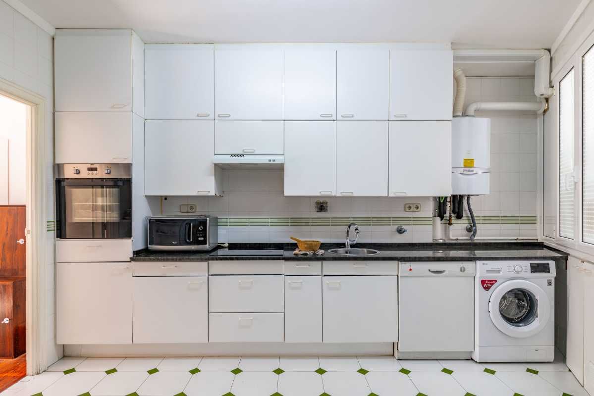 Amplio piso en venta a un paso de la playa de la Zurriol