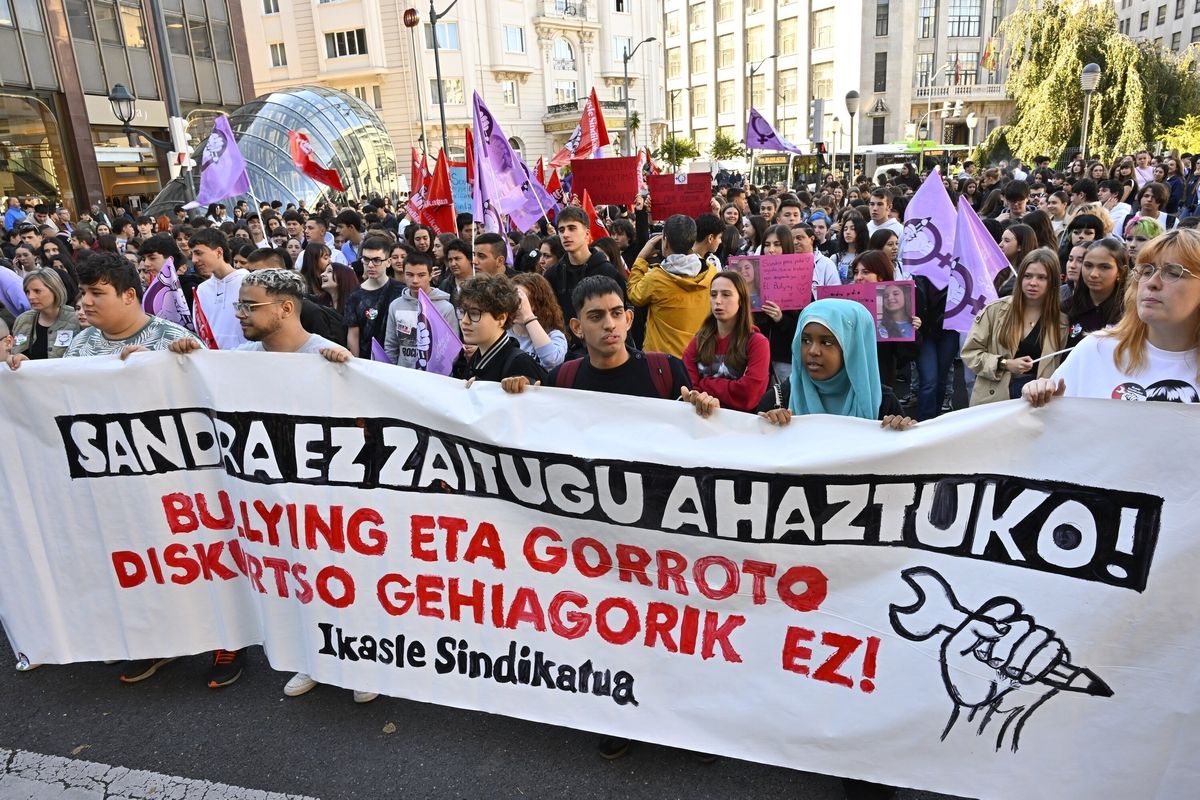 Estudiantes salen a la calle en Bilbao contra el 'bullying'