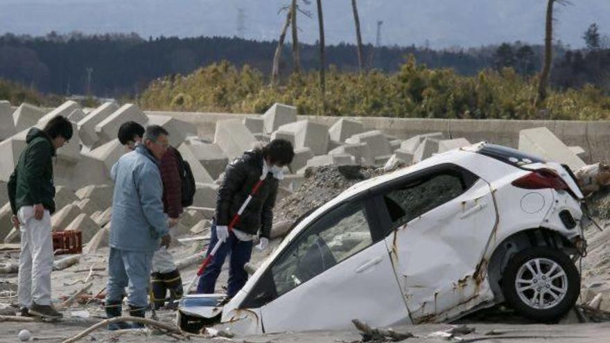 Familiares y amigos continúan buscando los cuerpos de sus seres queridos desaparecidos