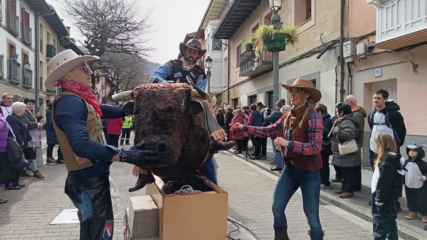 Aretxabaleta premia sus mejores disfraces
