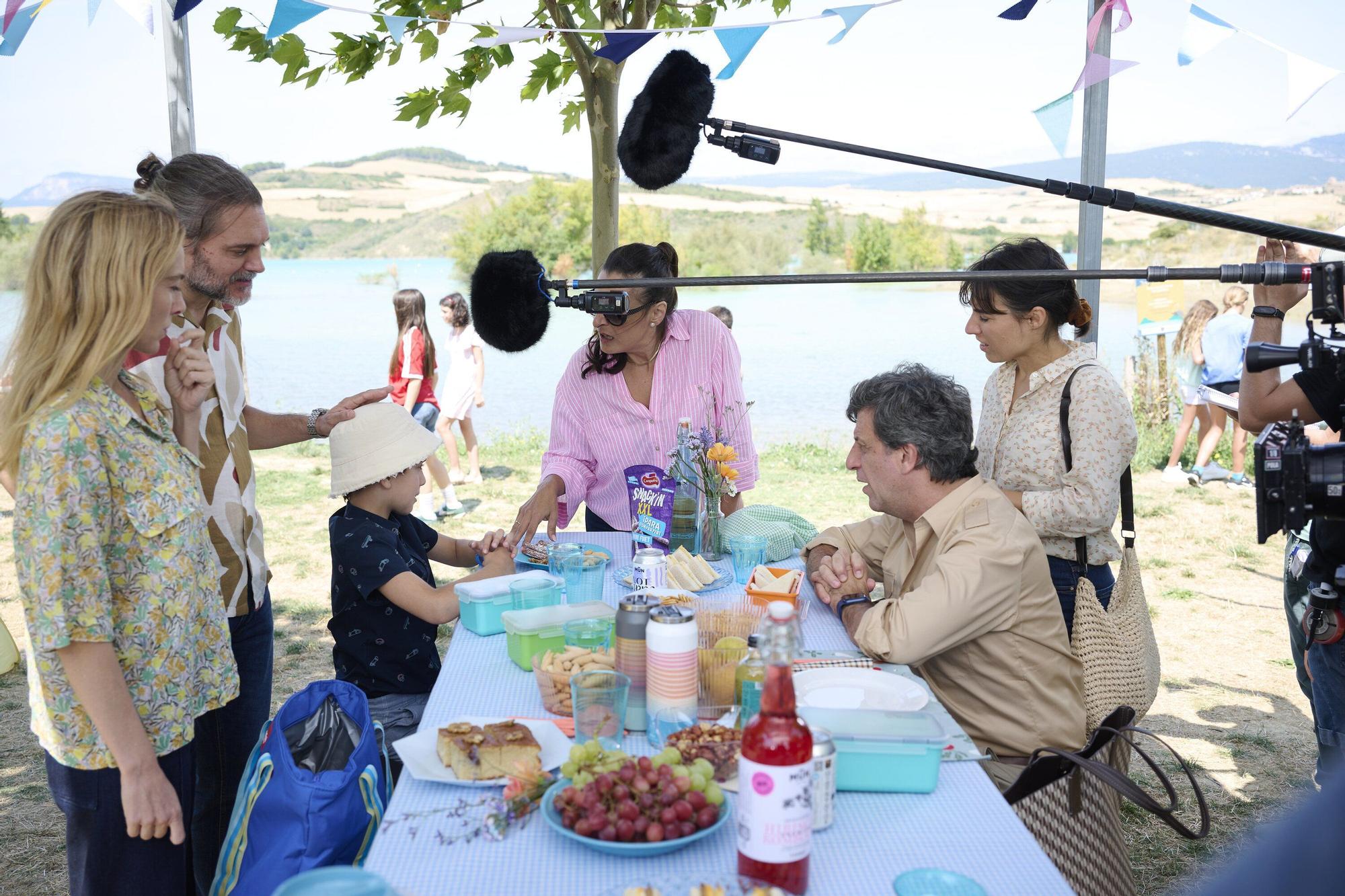 Rodaje de la película "TRES DE MÁS” con los actores Salva Reina y Kira Miró