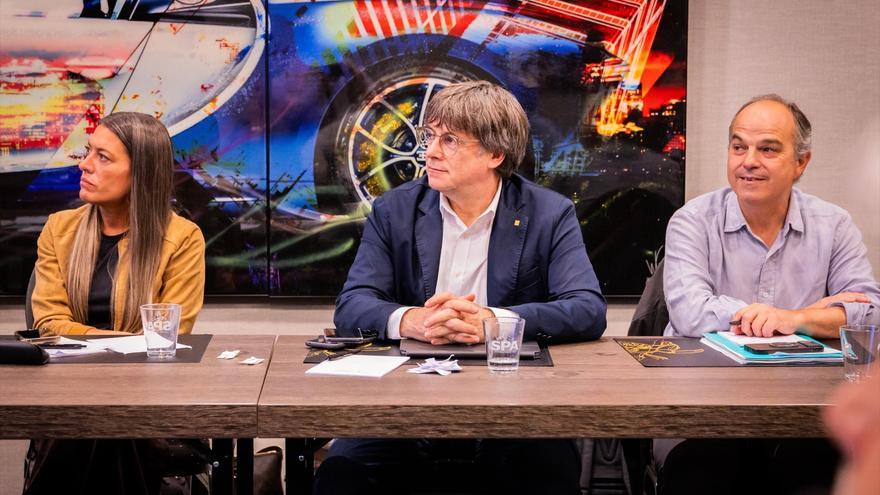 Puigdemont reunirá el lunes a la cúpula de Junts en Bruselas tras su encuentro con el PSOE