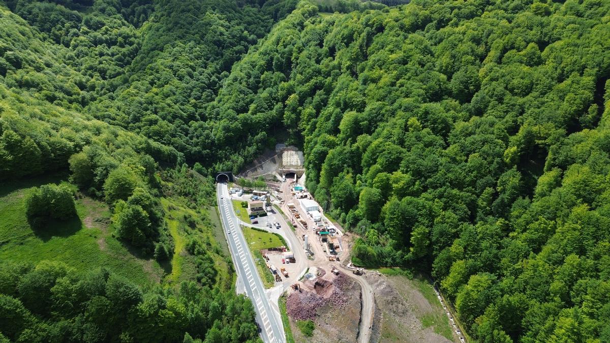 Boca norte del túnel de Belate.