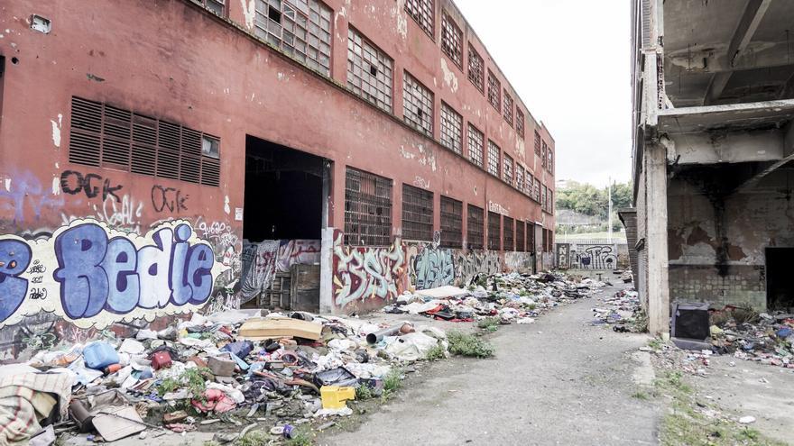“Mejor aquí entre ratas que en la calle”: así viven 150 personas en Bilbao
