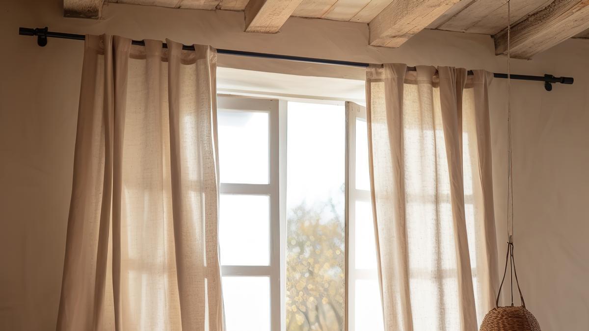 Las cortinas finas dejan pasar más fácilmente la luz.