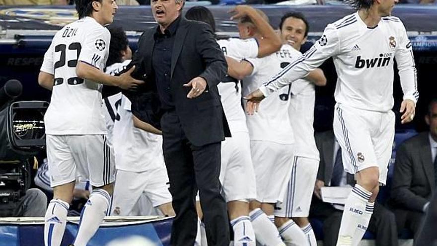 El Madrid viste de gala y se da un festín