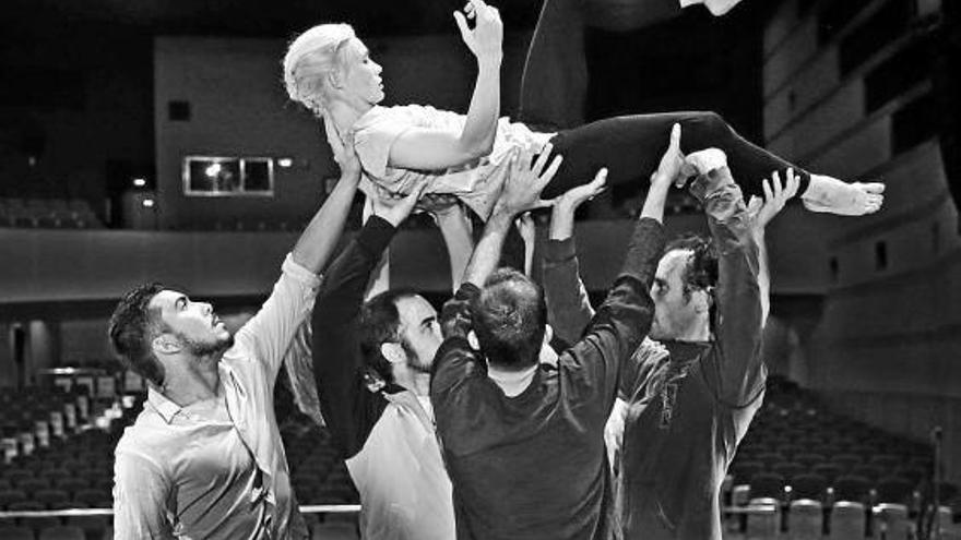 Ensayo de ‘Coin-çi-danses’, ayer en el Auditorio Barañáin.