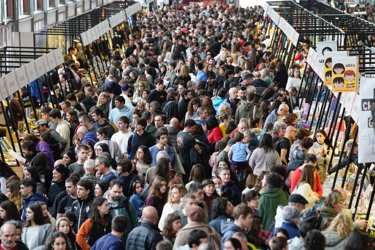 En imágenes: colas para acceder a una Durangoko Azoka a reventar