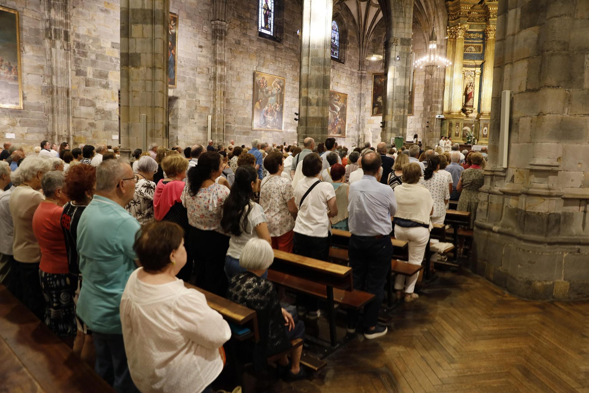 En imágenes: Una popular misa celebra los 125 años de la coronación de la Virgen de Begoña