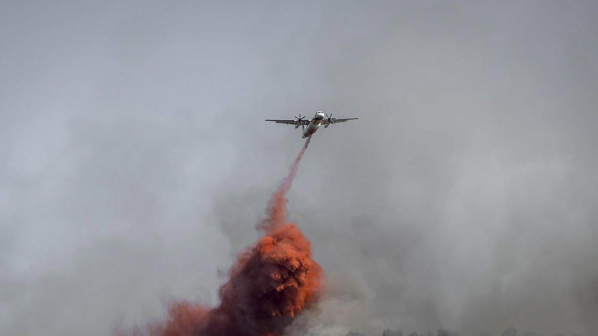 El incendio fue declarado en el macizo de Corbières, a una treintena de kilómetros de la ciudad francesa de Narbona.
