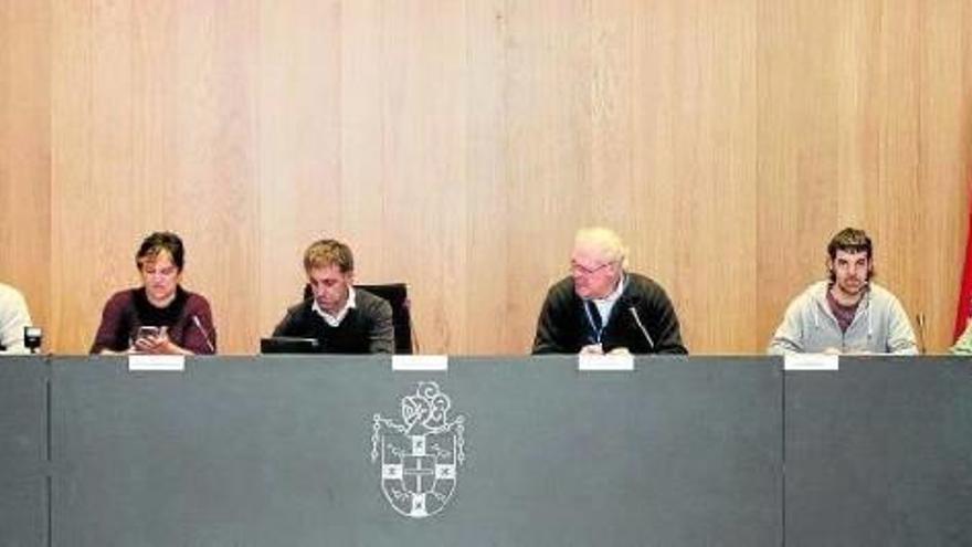 Orduña, Arruabarrena, Etxeberria, el secretario Marco, Etxarte y Puñal (Geroa Bai), en el pleno de noviembre.