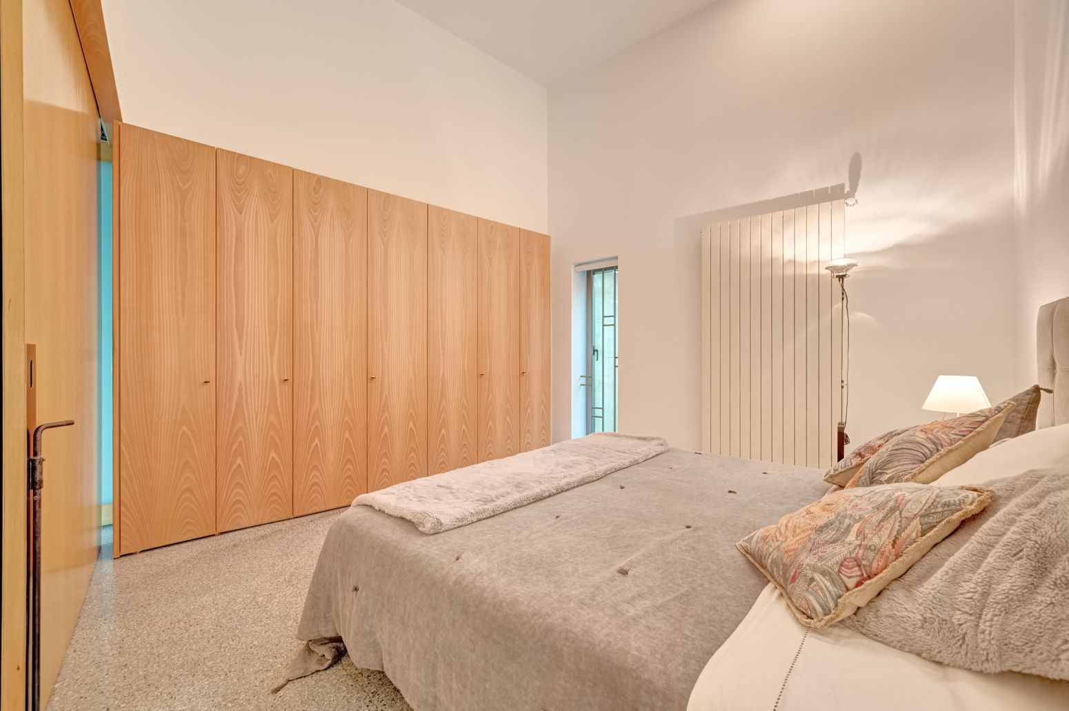 Una vivienda única en Alzuza sale al mercado: luz natural, paisaje del valle y un diseño pensado para el bienestar