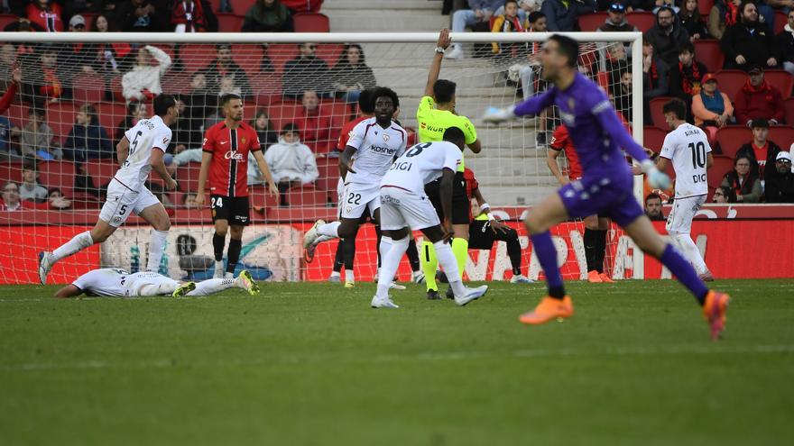 Enzo Boyomo: &quot;Para mí no es penalti, al final quito el brazo&quot;