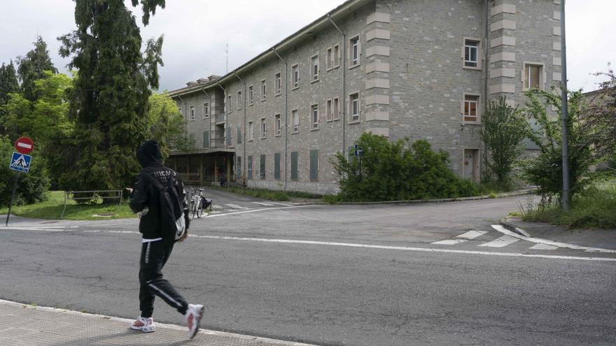 Etxebarria pide al Gobierno que reduzca de 350 a 200 las plazas del centro de refugiados