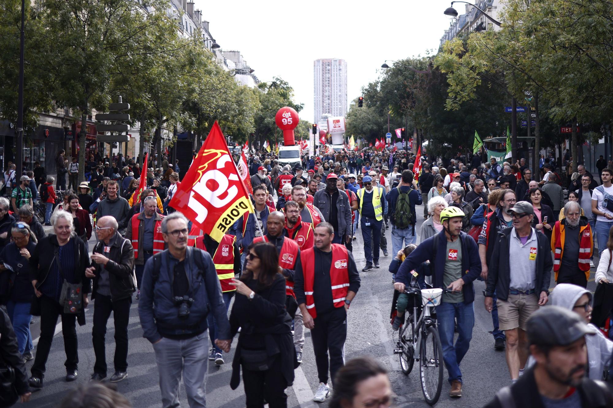 Miles de personas salen a las calles en Francia ante el plan presupuestario que perfila el primer ministro