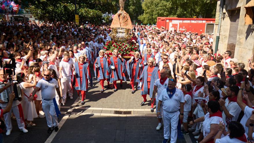 El arzobispo de Pamplona llama en San Fermín a "convertir la mirada" hacia los inmigrantes y a rebajar la crispación política