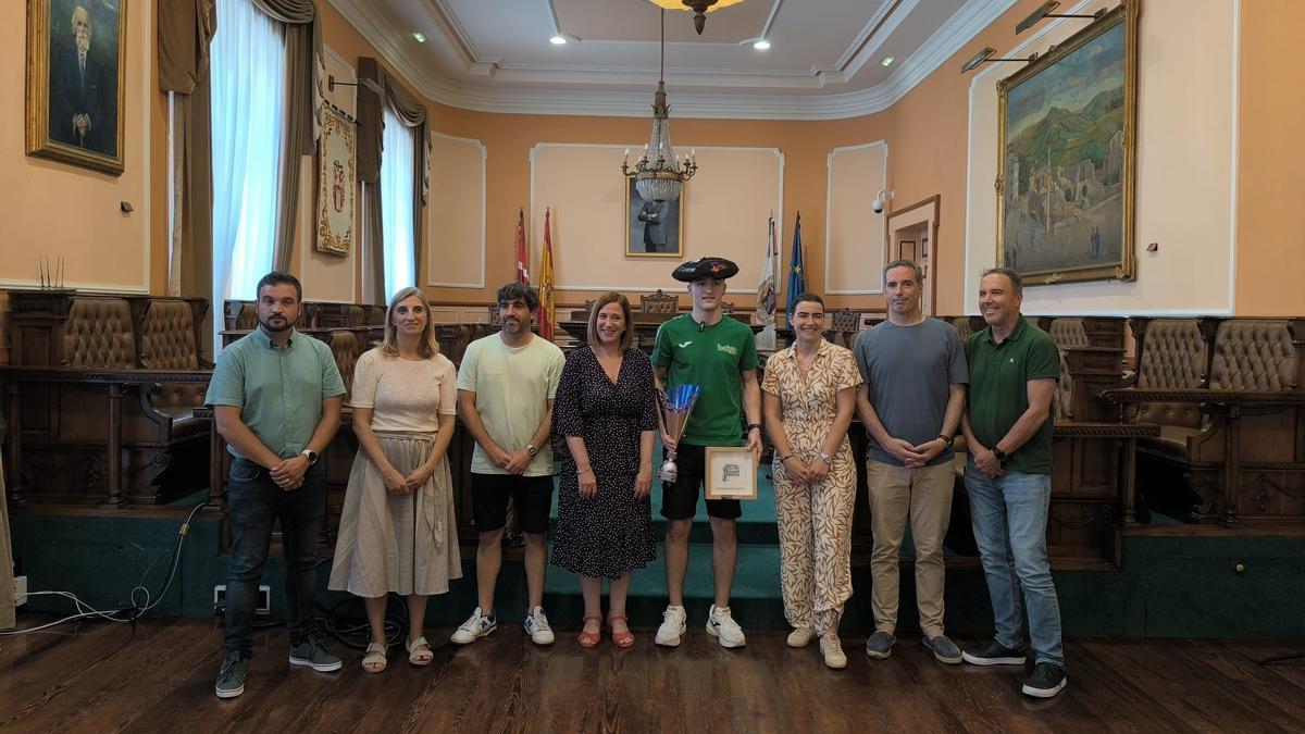 El Ayuntamiento de Irun homenajea a Unai Amiano / Ayuntamiento de Irun