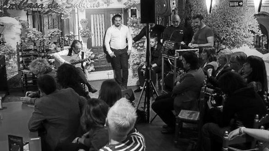 Pepe Habichuela puso en Casa Sabicas el broche de oro al mes de la cultura gitana.