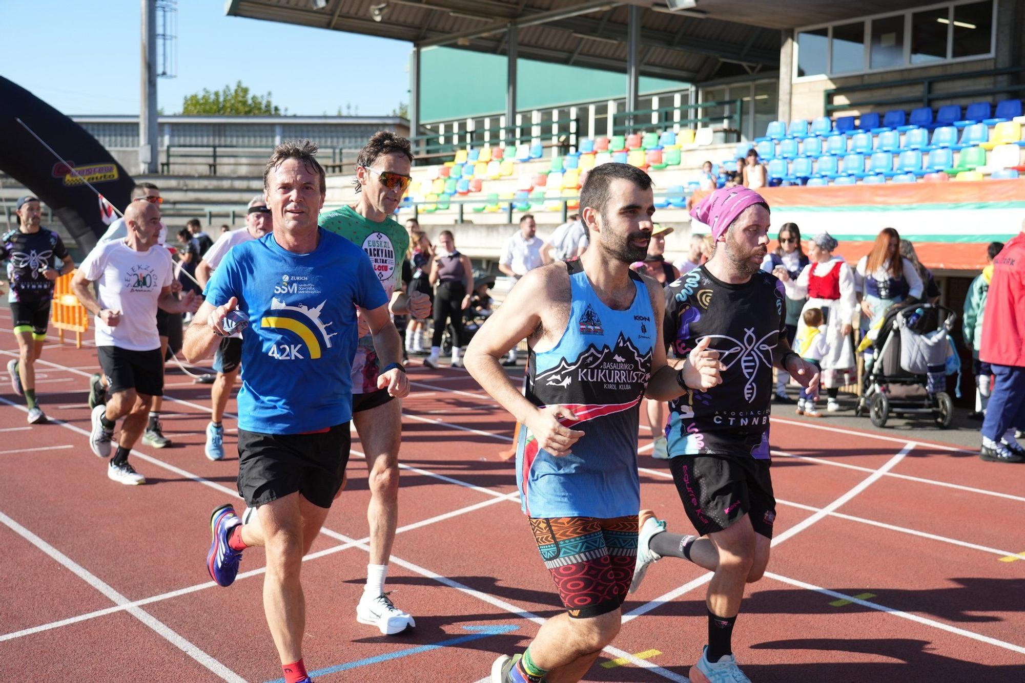 Basauri arropa a Yeray González en la final de su reto '12 maratones en 12 meses' por la asociación CNTTB1