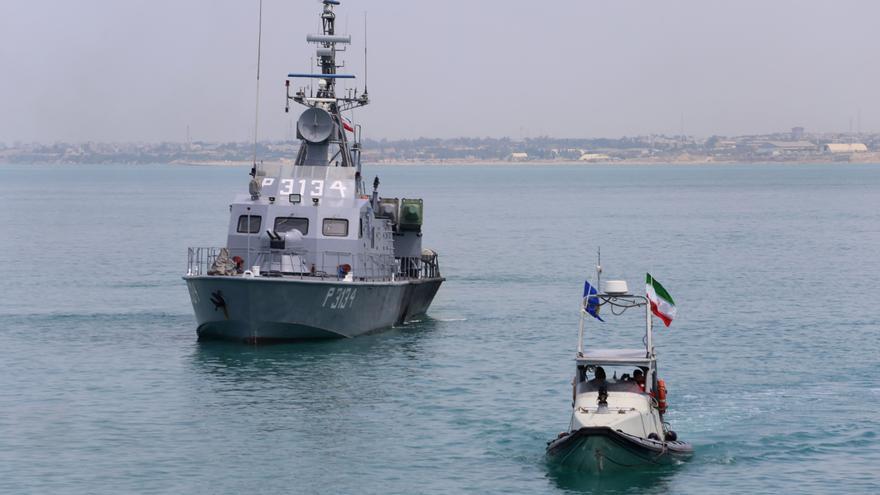 Estados Unidos "inutiliza" un buque con bandera iraní en aguas del golfo de Omán