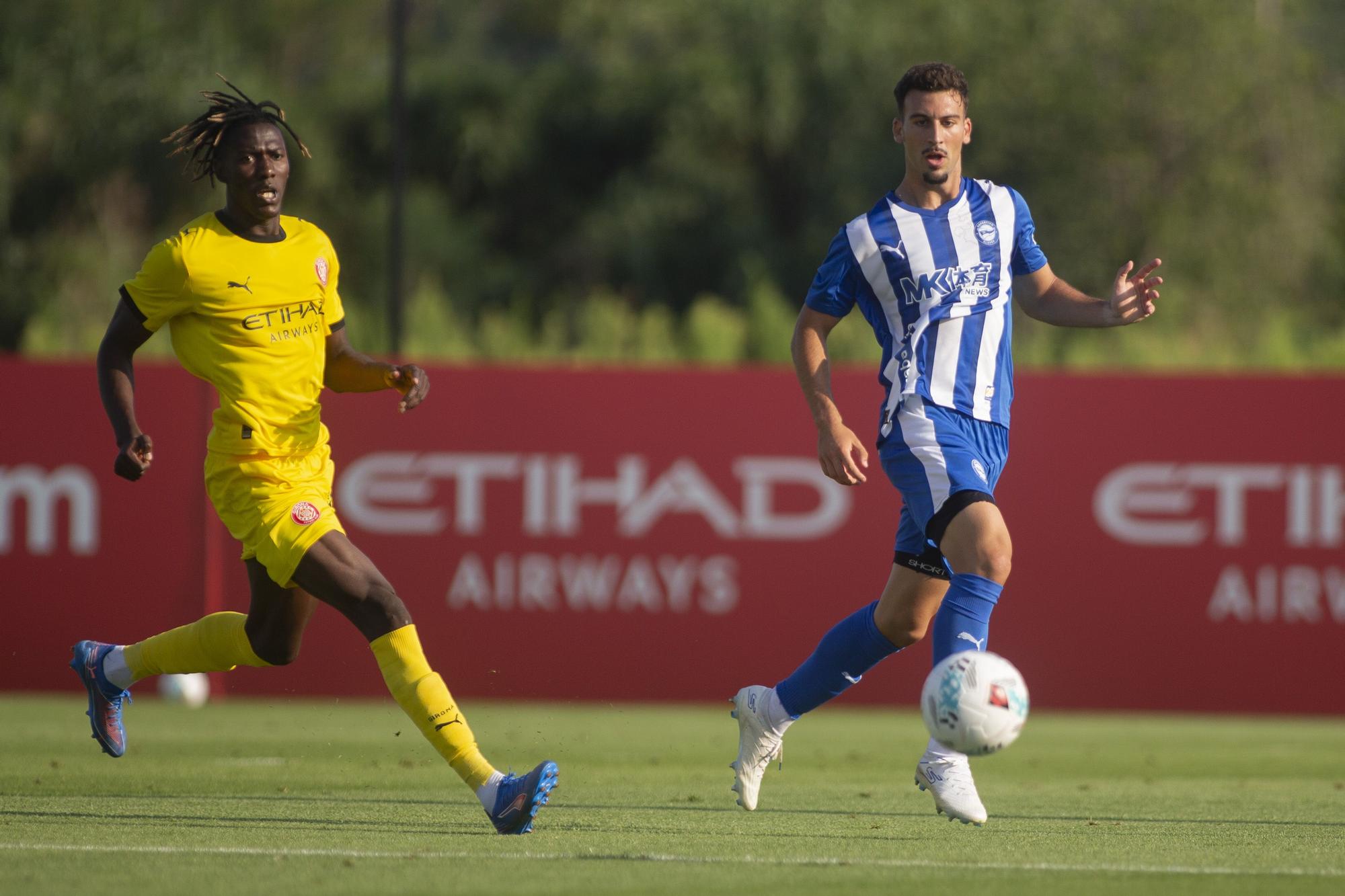 En imágenes: El Alavés, peleado con el gol ante el Girona (1-0)