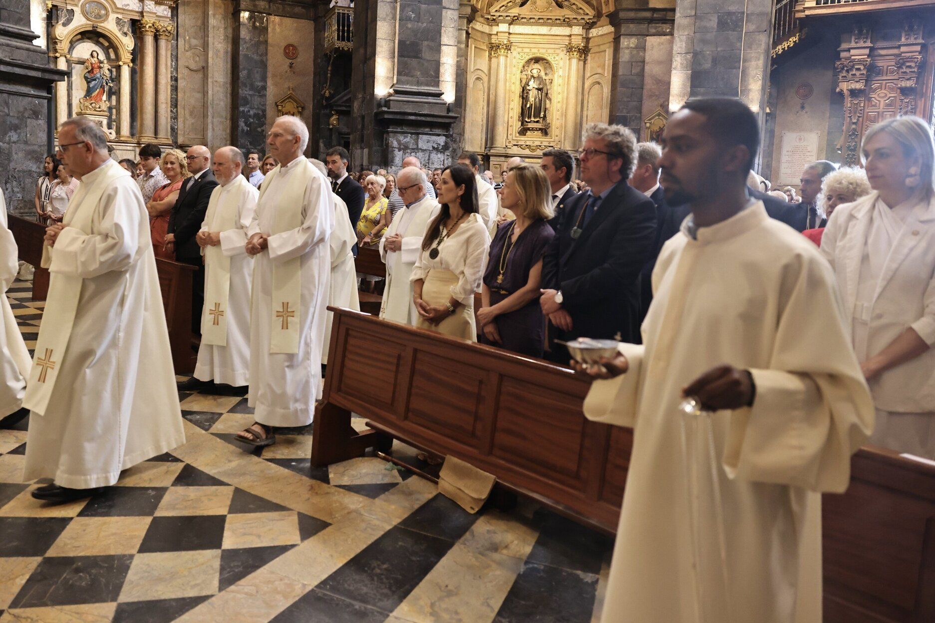 Procesión de autoridades en Azpeitia con motivo de San Inazio Bigarrena
