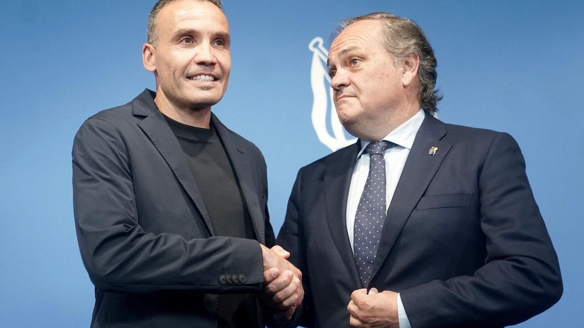 Sergio Francisco y Jokin Aperribay, el pasado mayo en Anoeta antes de la presentación del técnico irundarra.