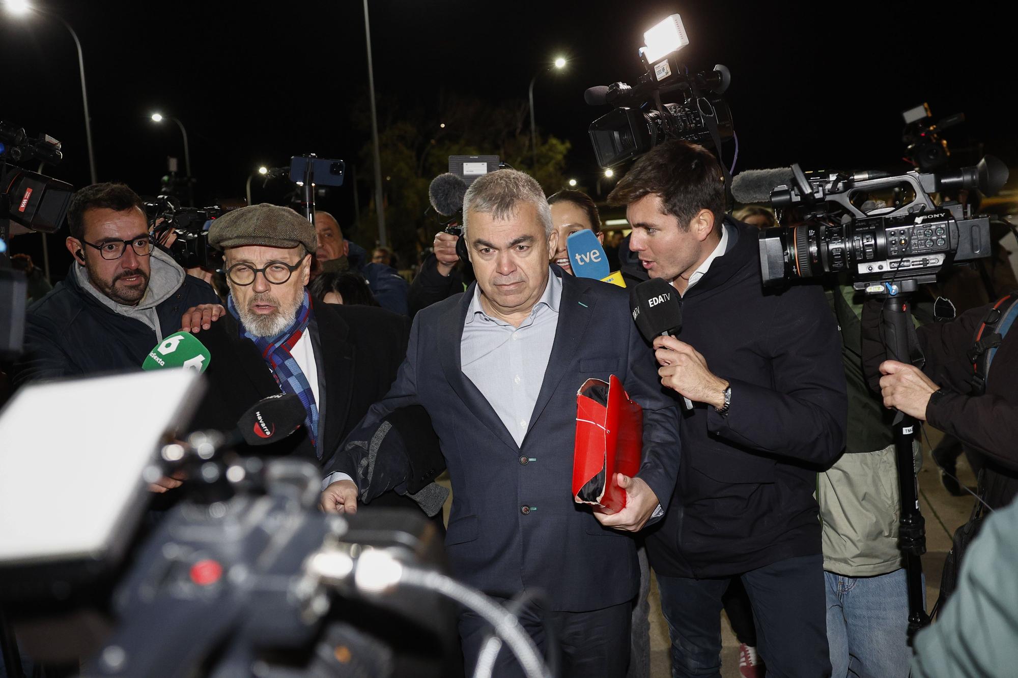 Fotos de la salida de Santos Cerdán de la cárcel de Soto del Real