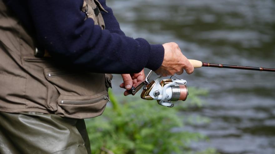 A la búsqueda del preciado 'campanu' en un año en el que solo podrán pescarse 154 salmones