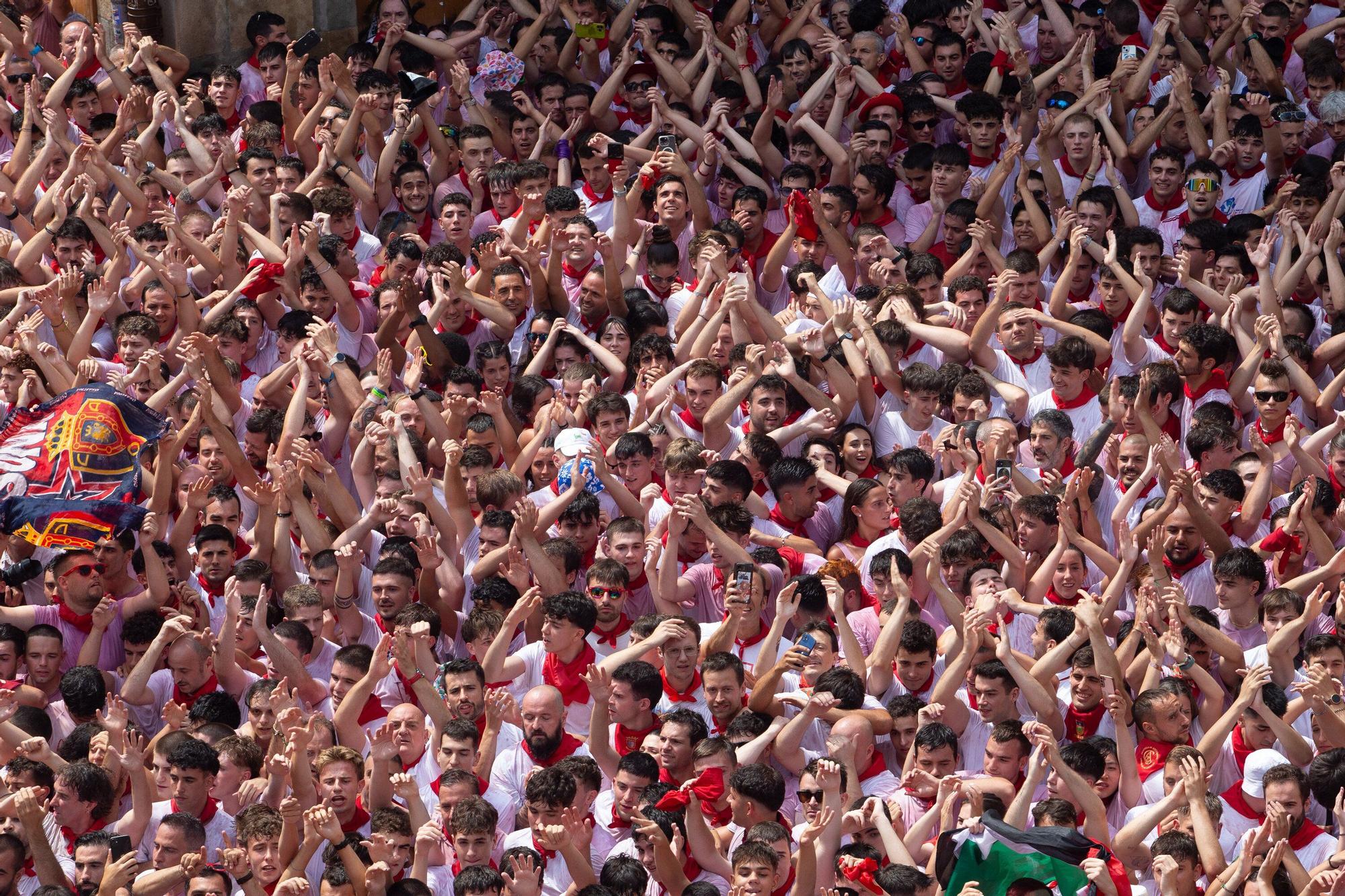 Fotos del  Chupinazo de San Fermín 2025 en Pamplona: ¡La fiesta más internacional se enciende con un grito solidario por Palestina!