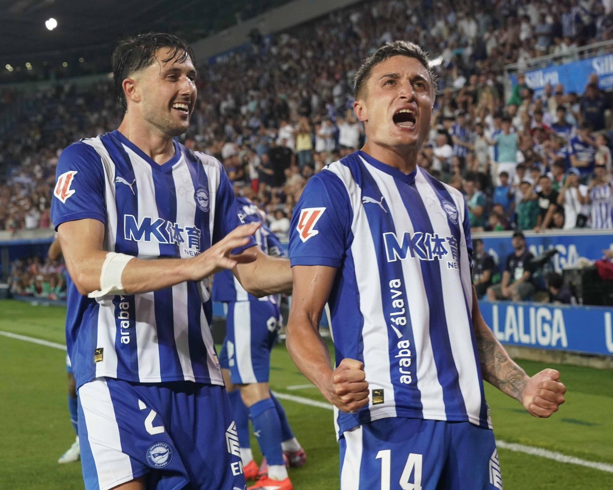 En imágenes: Así está siendo el debut liguero del Alavés contra el Levante