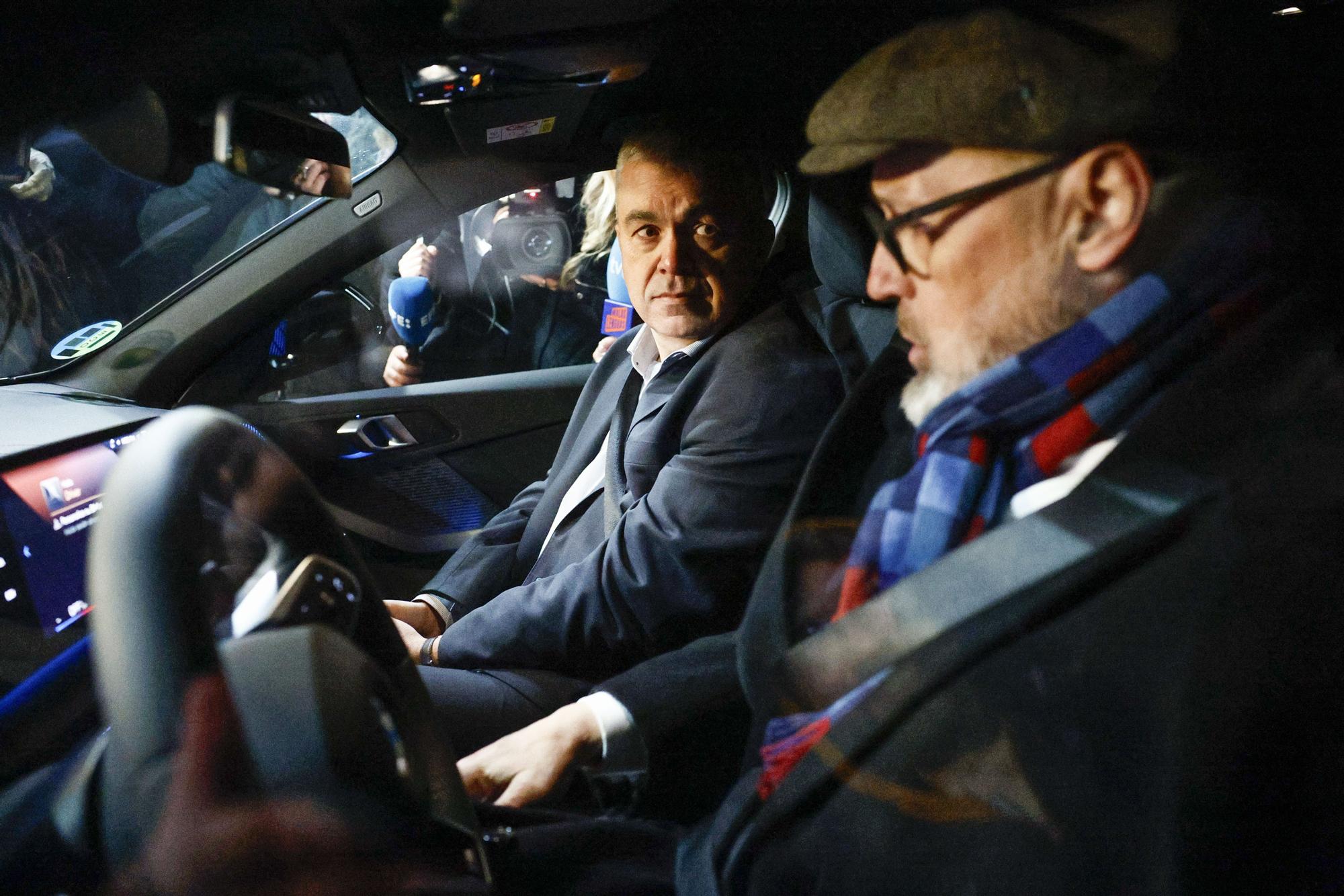 Fotos de la salida de Santos Cerdán de la cárcel de Soto del Real