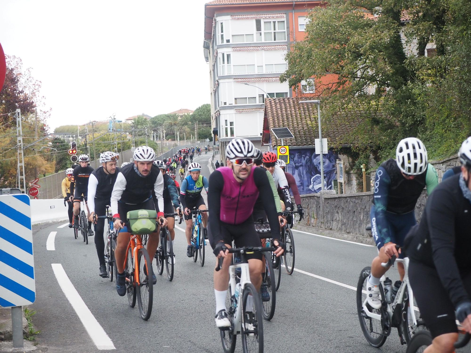 Fiesta ciclista en Deba