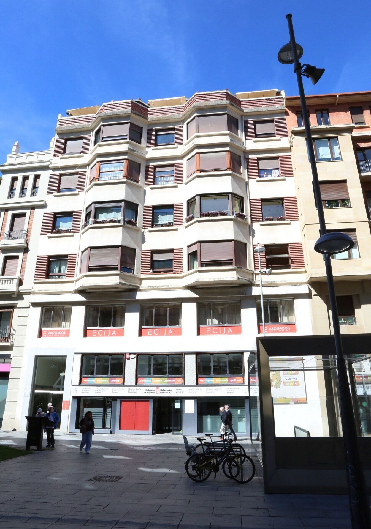 Otra imagen de la curiosa fachada del edificio que reconocerá el Colegio de Arquitectos.