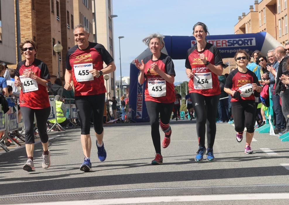 Imágenes de la carrera de Hiru Herri en Huarte este domingo