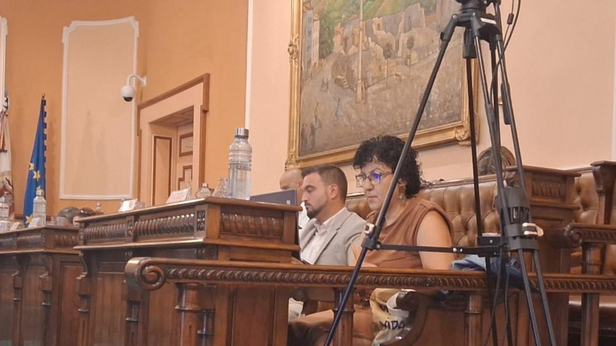 David Nuño y Thania Pazos, portavoces de Elkarrekin Podemos durante el Pleno ordinario municipal / Unai Macias David Nuño y Thania Pazos, portavoces de Elkarrekin Podemos durante el Pleno ordinario municipal / Unai Macias